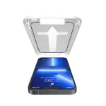 واقي شاشة Recci RSP-A11 HD من الزجاج المقوى فائق الوضوح لهاتف iPhone 12 Pro Max، يأتي مع أداة تركيب سهلة لضمان حماية قوية وخالية من الفقاعات.
